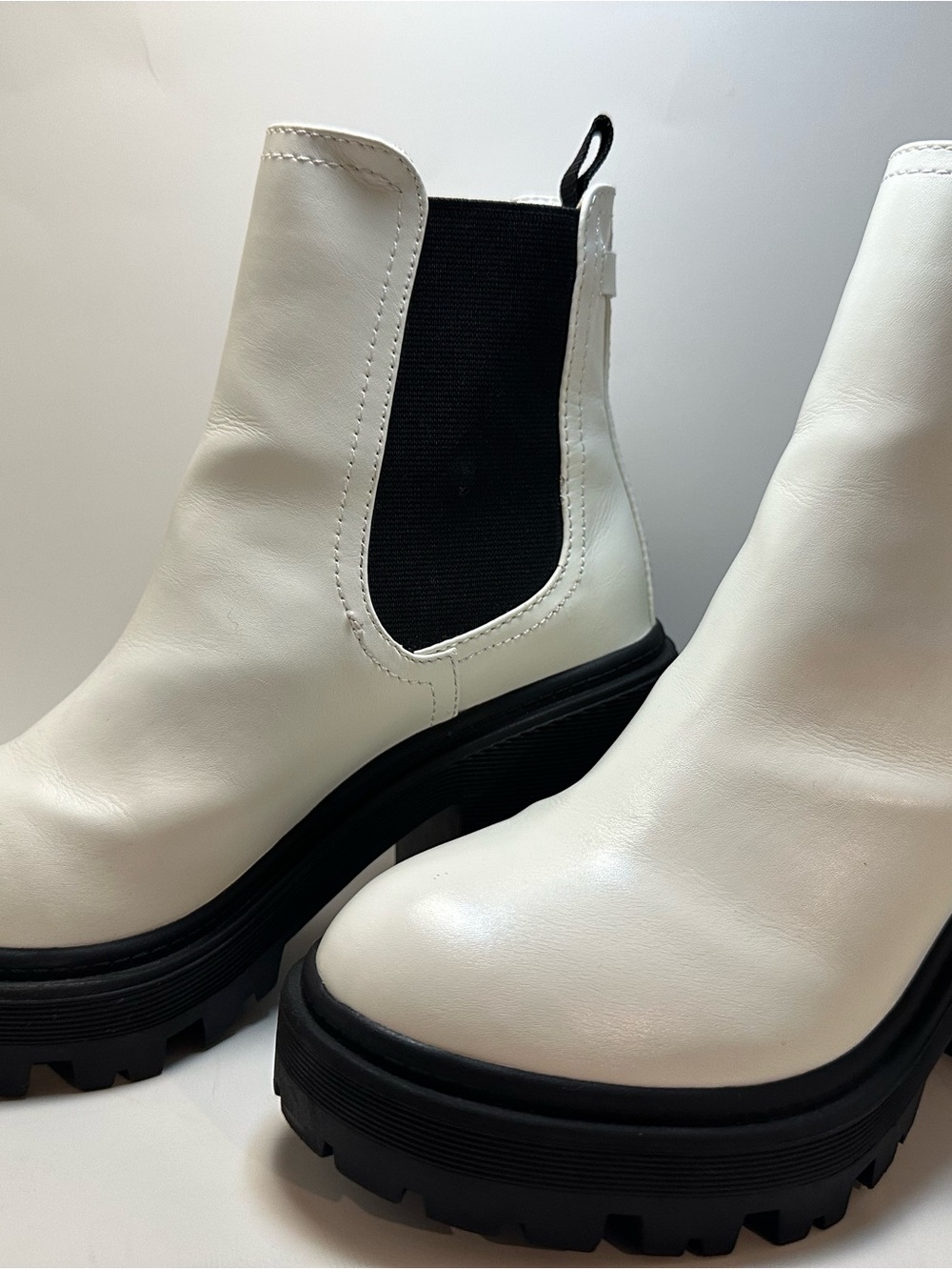 Urban Outfitters White Chelsea Combat Boots with Black Elastic Streetwear Grunge